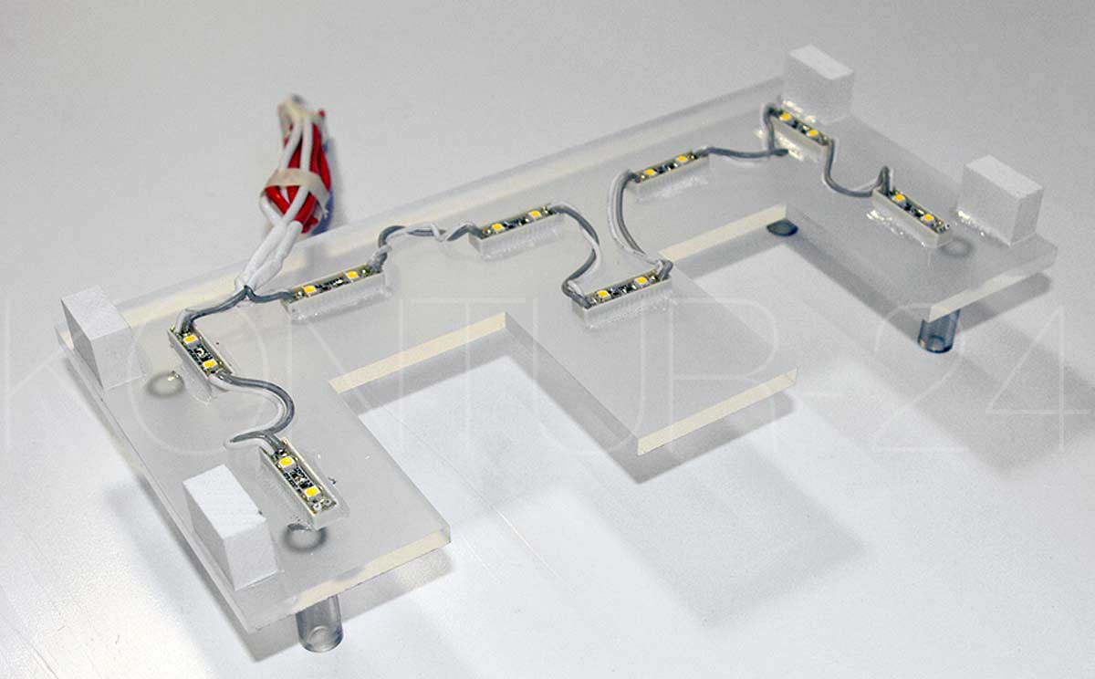 Profilbuchstaben: Detail Montageplatte mit LED-Bestückung